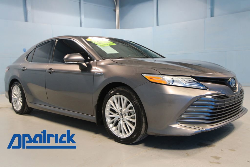 2020 Toyota Camry Hybrid XLE photo 2
