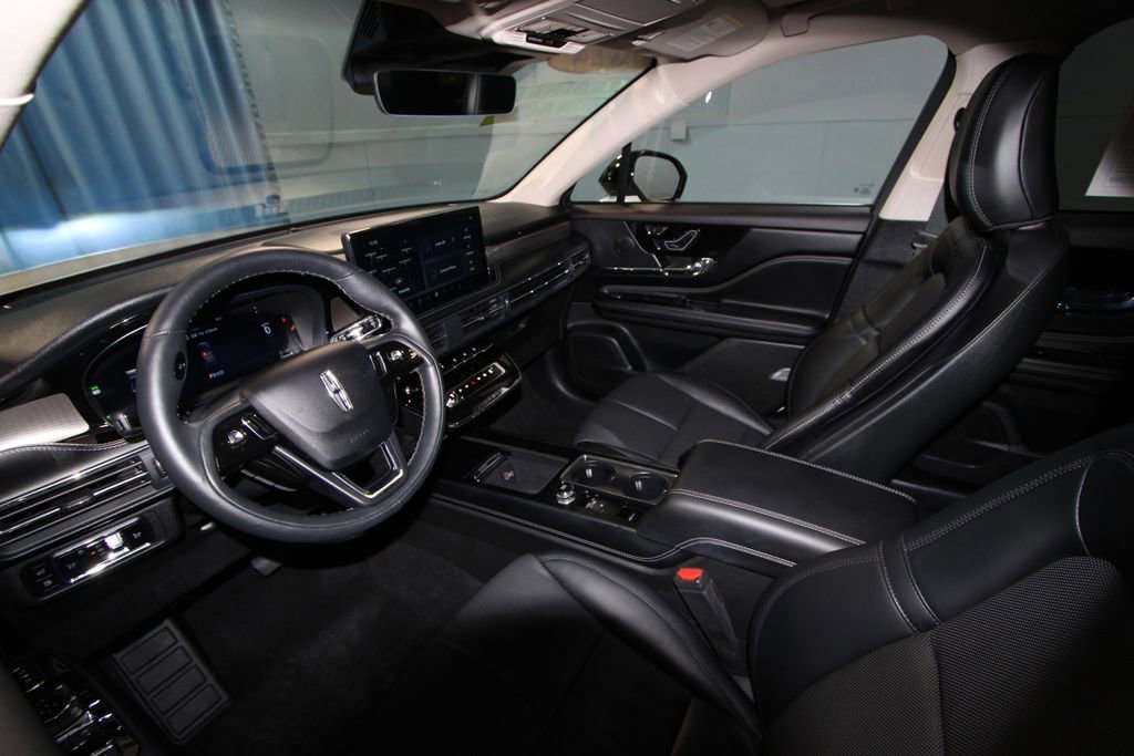2024 Lincoln Corsair Grand Touring photo 2