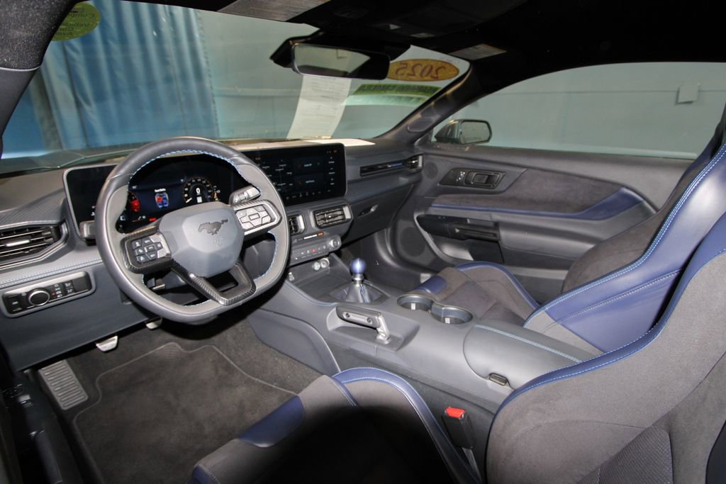2025 Ford Mustang Dark Horse photo 2