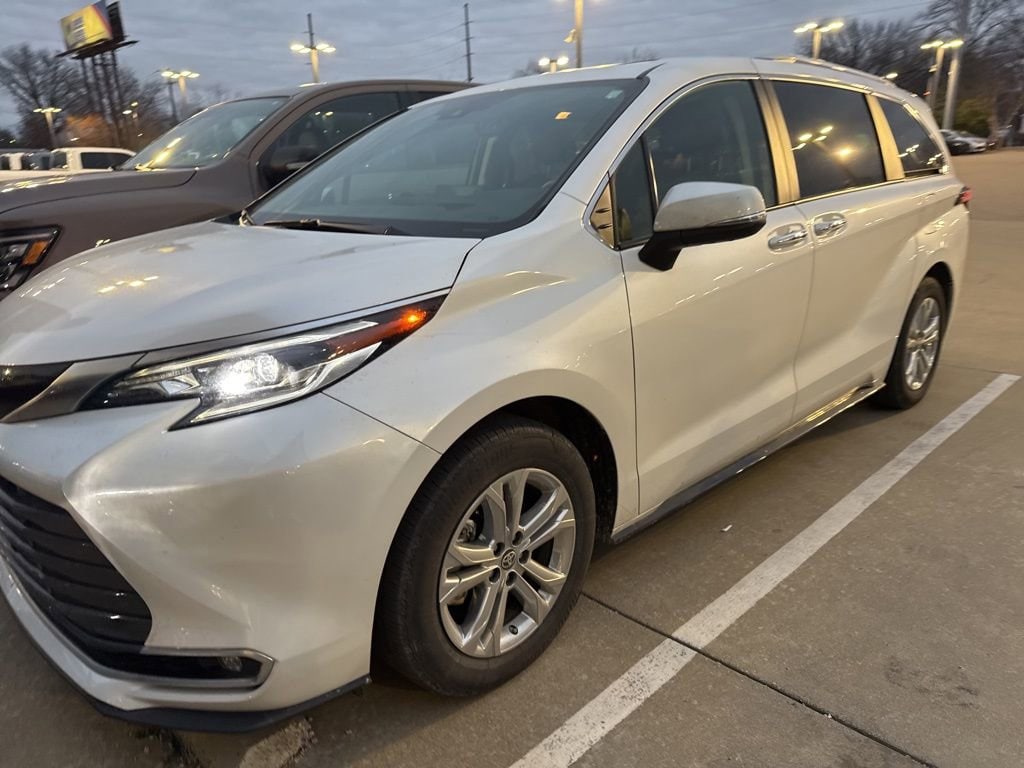 Used 2024 Toyota Sienna Platinum 4D Passenger Van