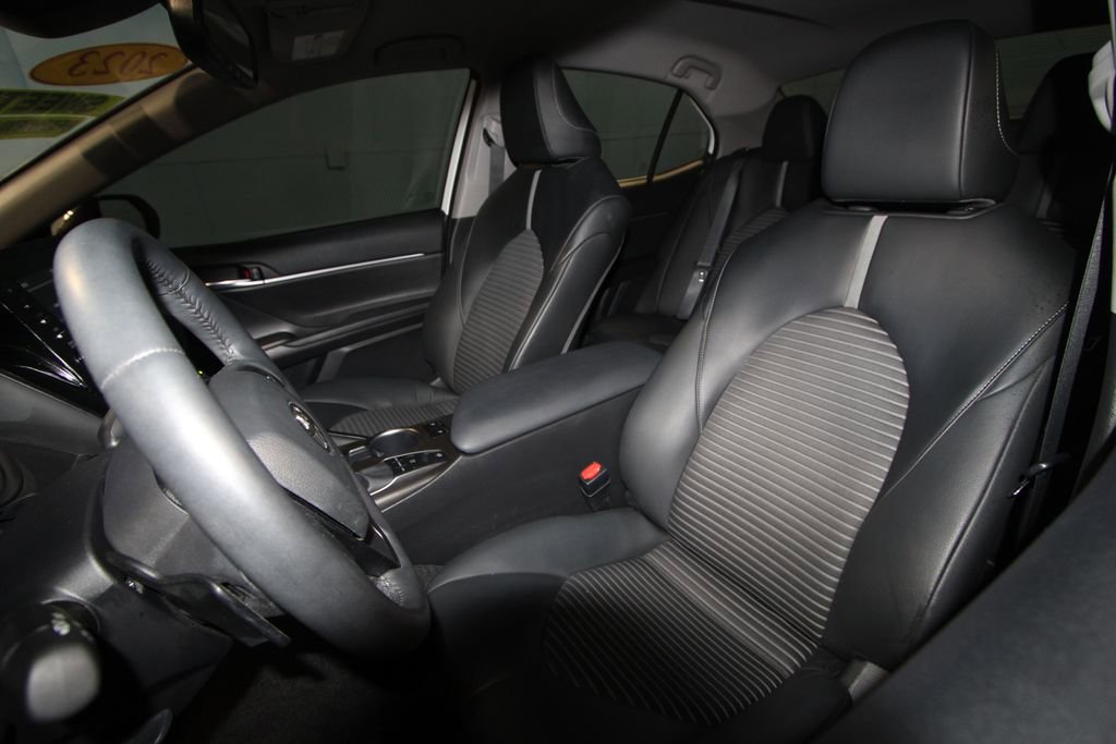 2023 Toyota Camry SE photo 3