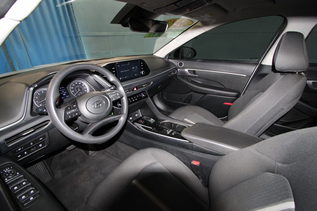 2022 Hyundai Sonata SE photo 2