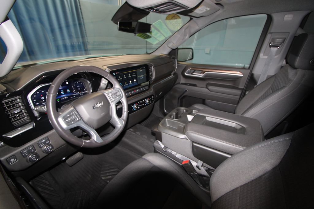 2022 Chevrolet Silverado 1500 RST photo 2