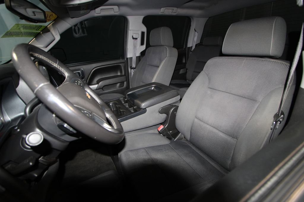2017 Chevrolet Silverado 1500 LT photo 2