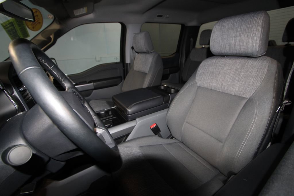 2023 Ford F-150 Lightning XLT photo 3