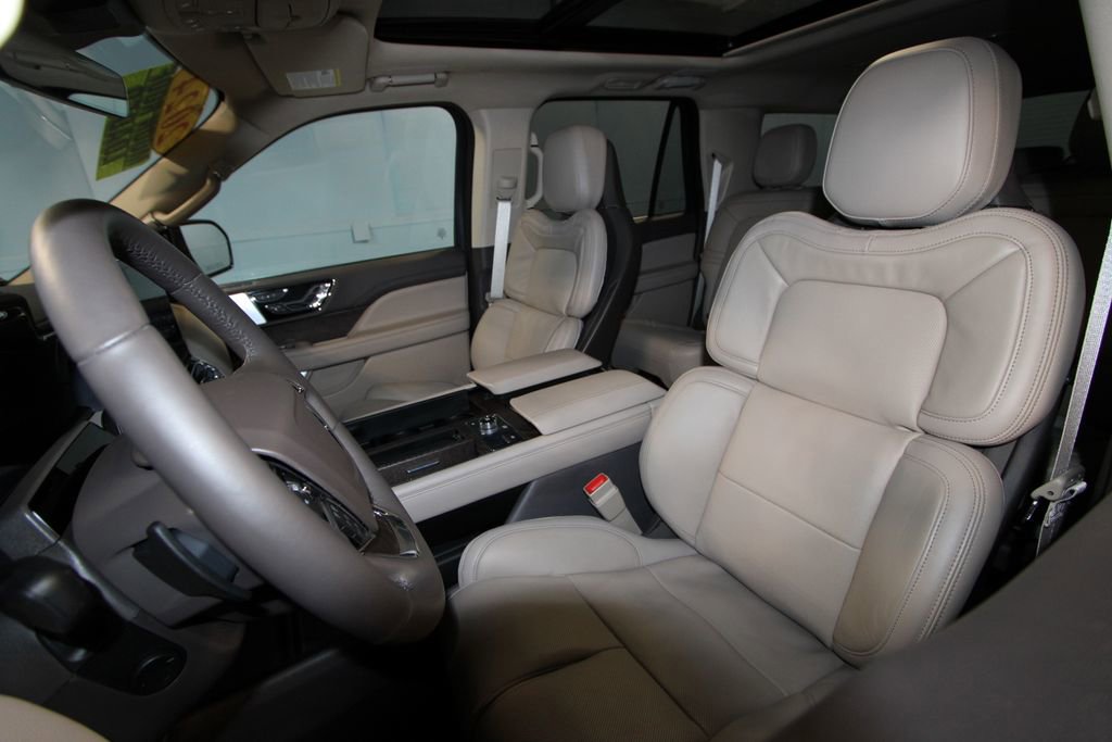 2024 Lincoln Navigator L Reserve photo 4