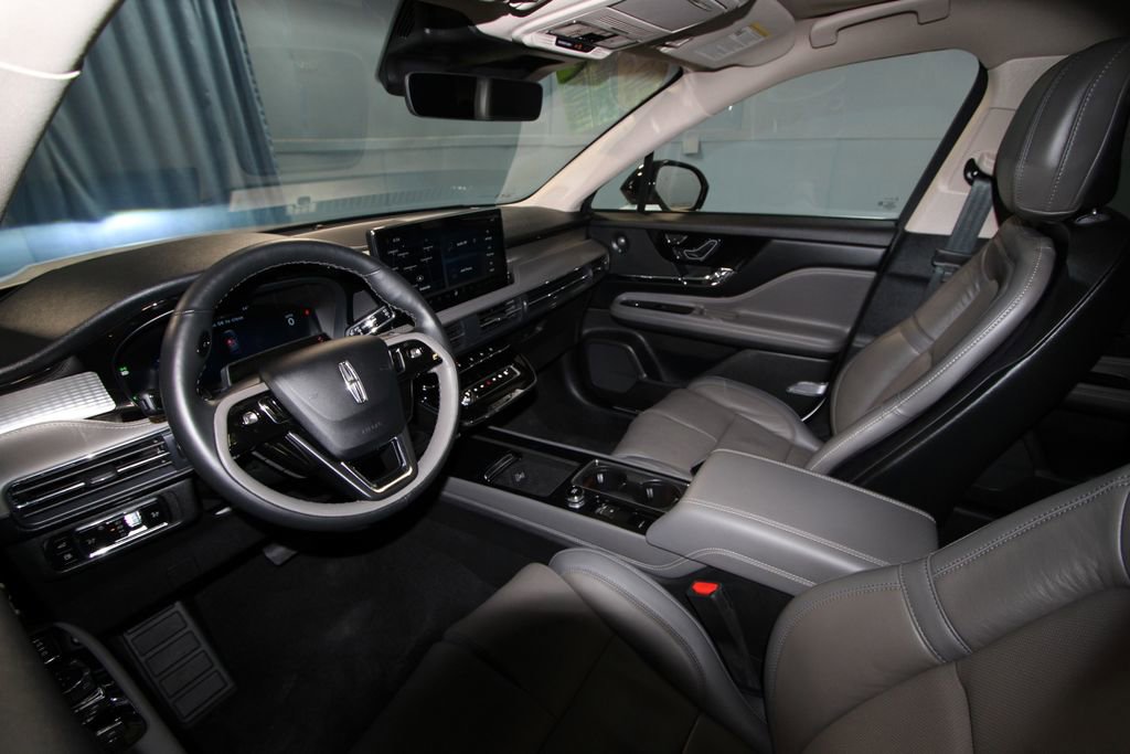2024 Lincoln Corsair Grand Touring photo 2