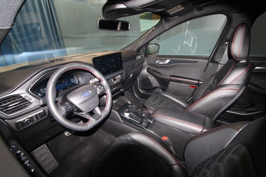 2024 Ford Escape ST-Line Elite photo 2