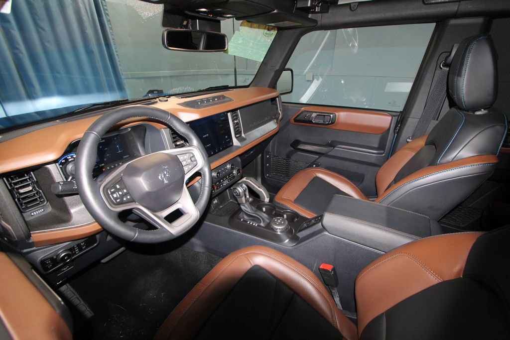 2024 Ford Bronco Outer Banks photo 2