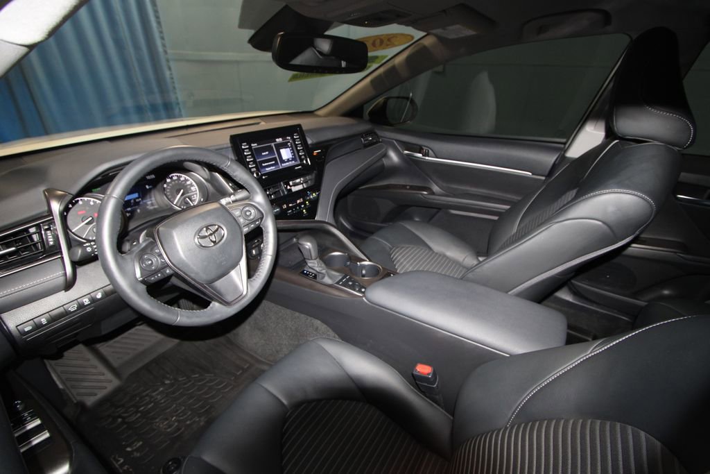 2023 Toyota Camry SE photo 2