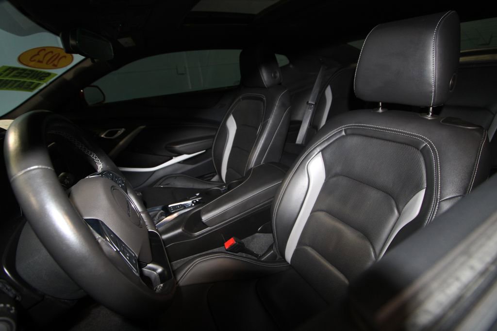 2023 Chevrolet Camaro 2LT photo 3