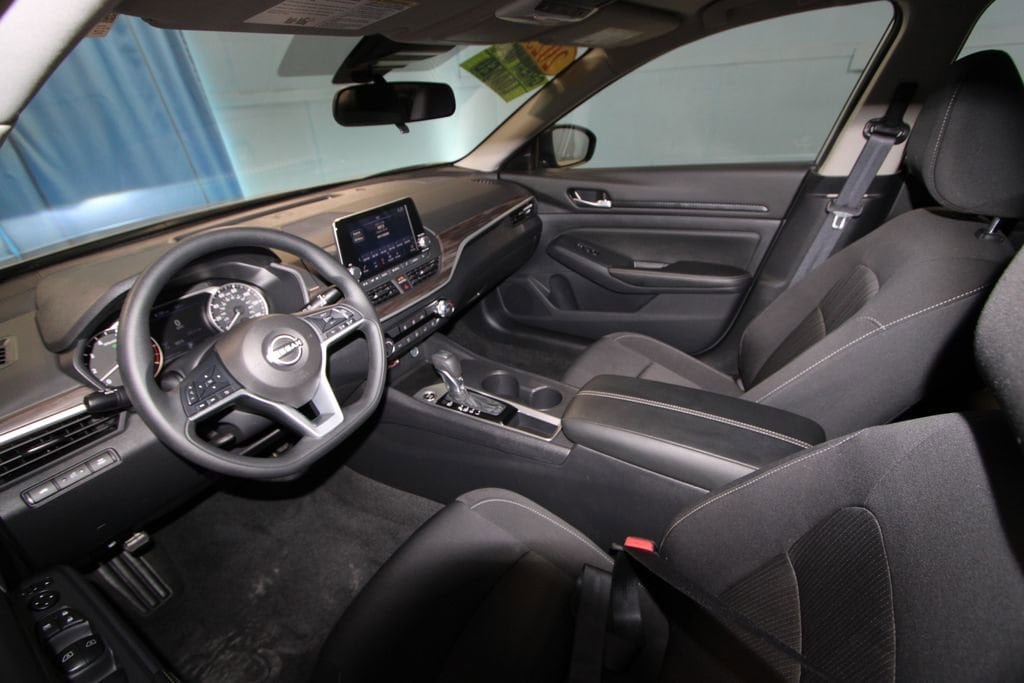 Used 2025 Nissan Altima 2.5 SV 4D Sedan