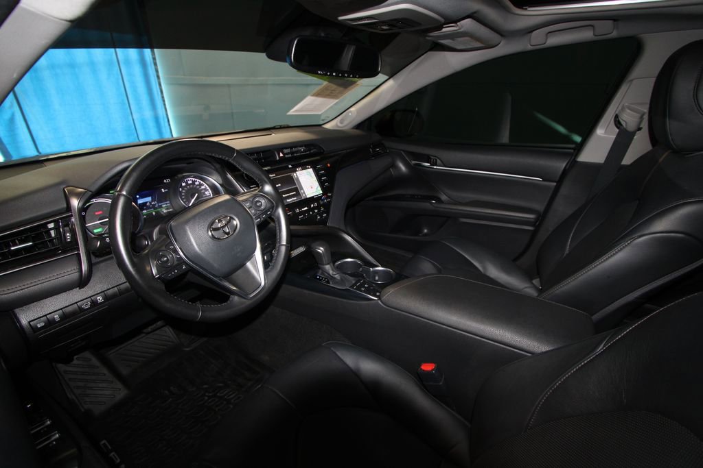 2020 Toyota Camry Hybrid XLE photo 3