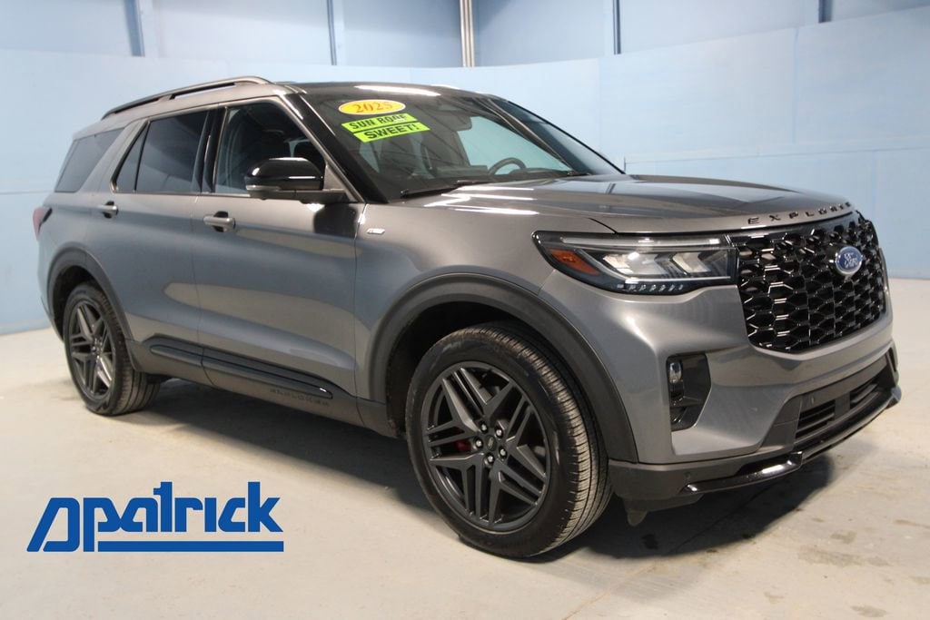 2025 Ford Explorer ST-LINE's photo