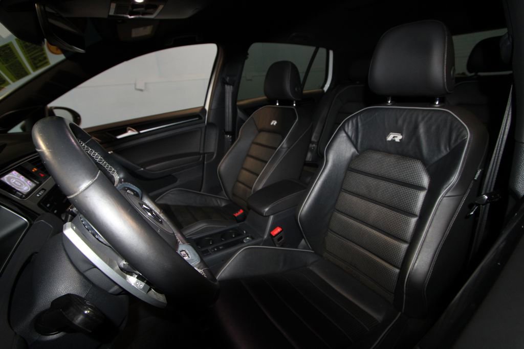 2019 Volkswagen Golf R 4Motion photo 3