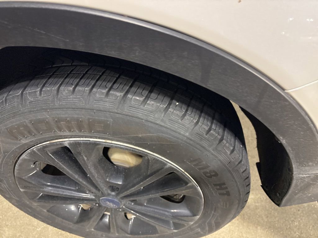 2018 Ford Escape SEL Sport photo 3