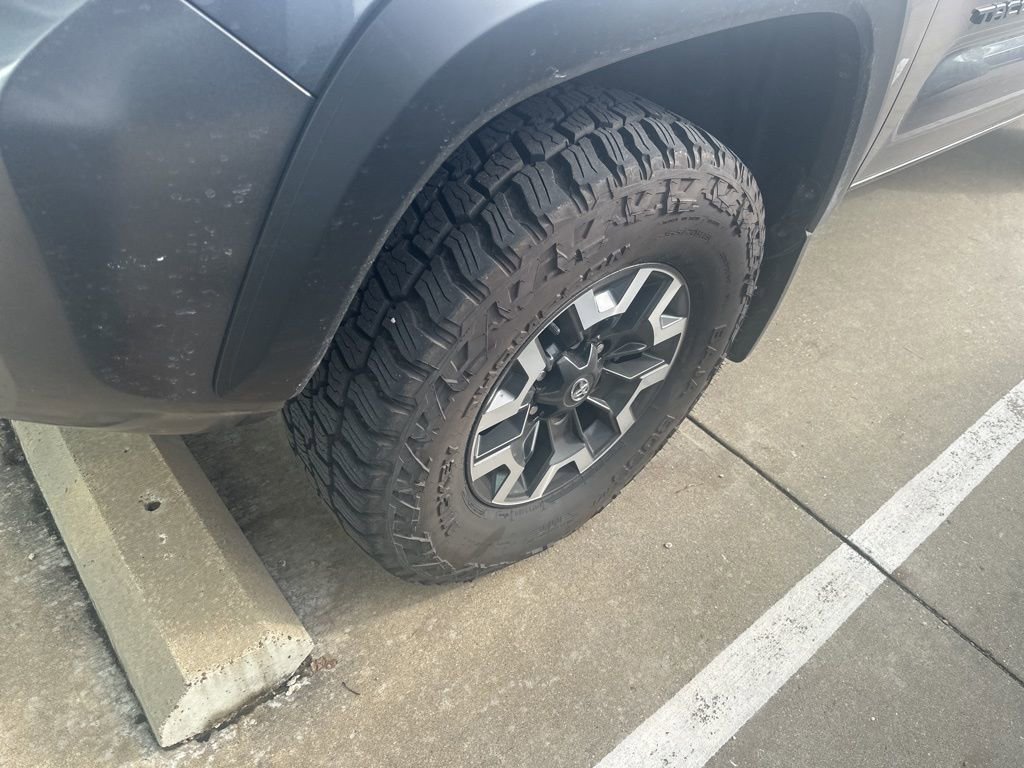 2023 Toyota Tacoma V6 Double Cab photo 3