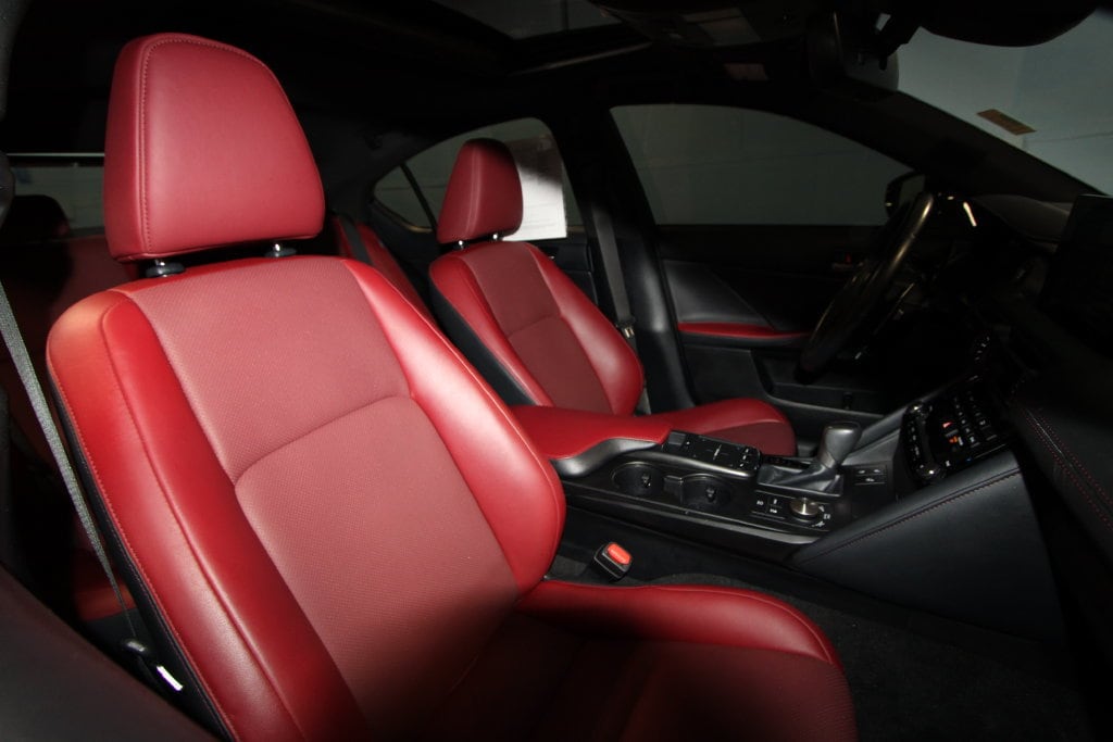 2024 Lexus IS 300 - Photo 25