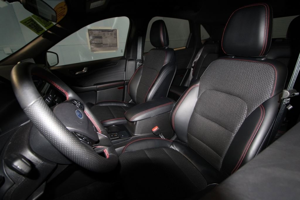 Used 2025 Ford Escape Hybrid ST-Line 4D Sport Utility