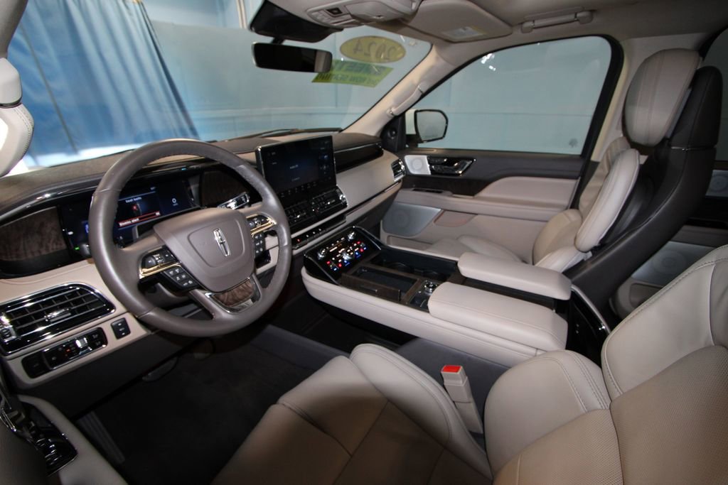 2024 Lincoln Navigator L Reserve photo 2
