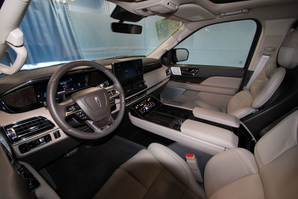 2024 Lincoln Navigator L Reserve photo 3