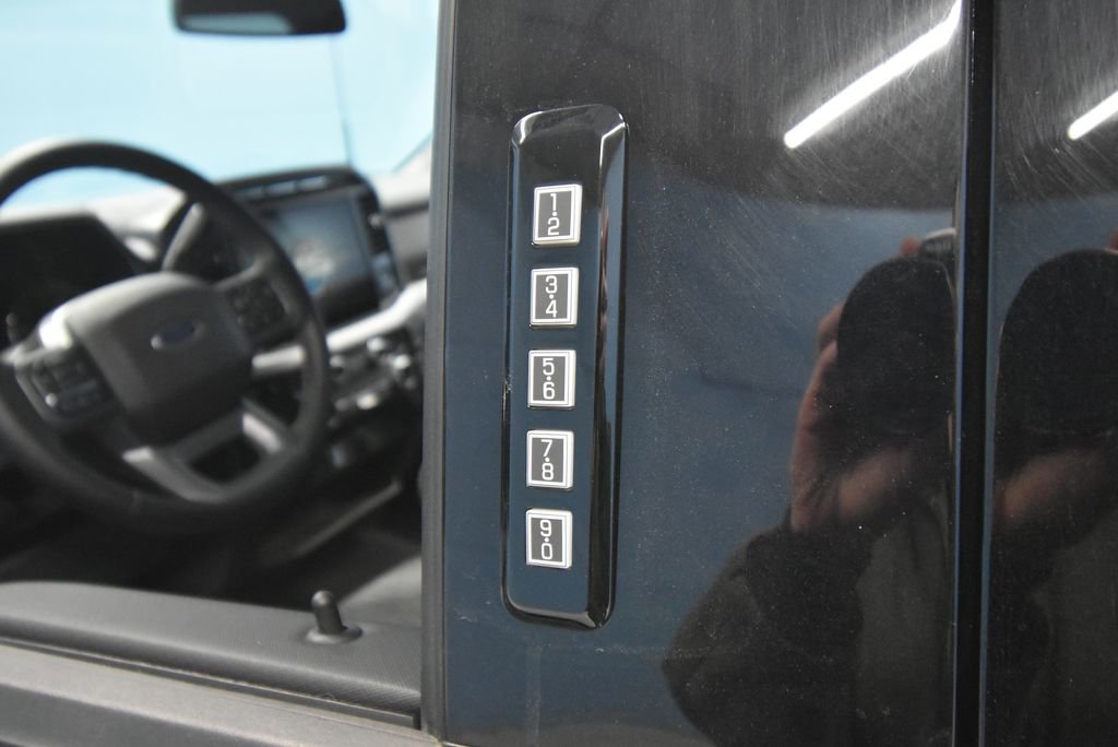 2023 Ford F-150 XLT photo 3