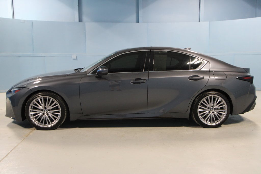 2024 Lexus IS 300 - Photo 30