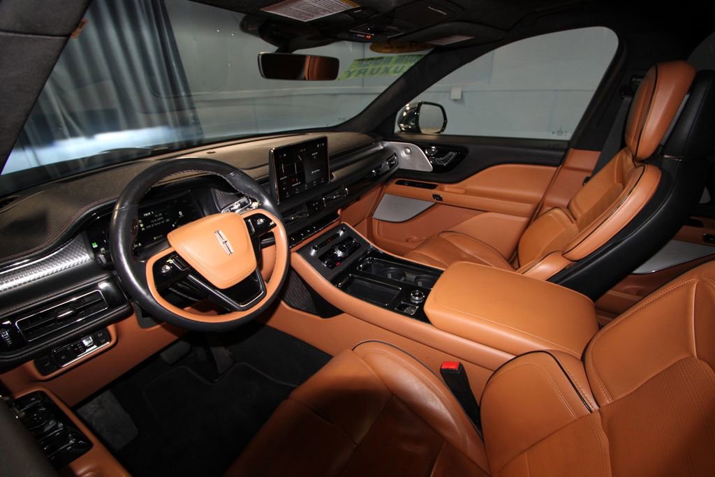 2022 Lincoln Aviator Black Label photo 2