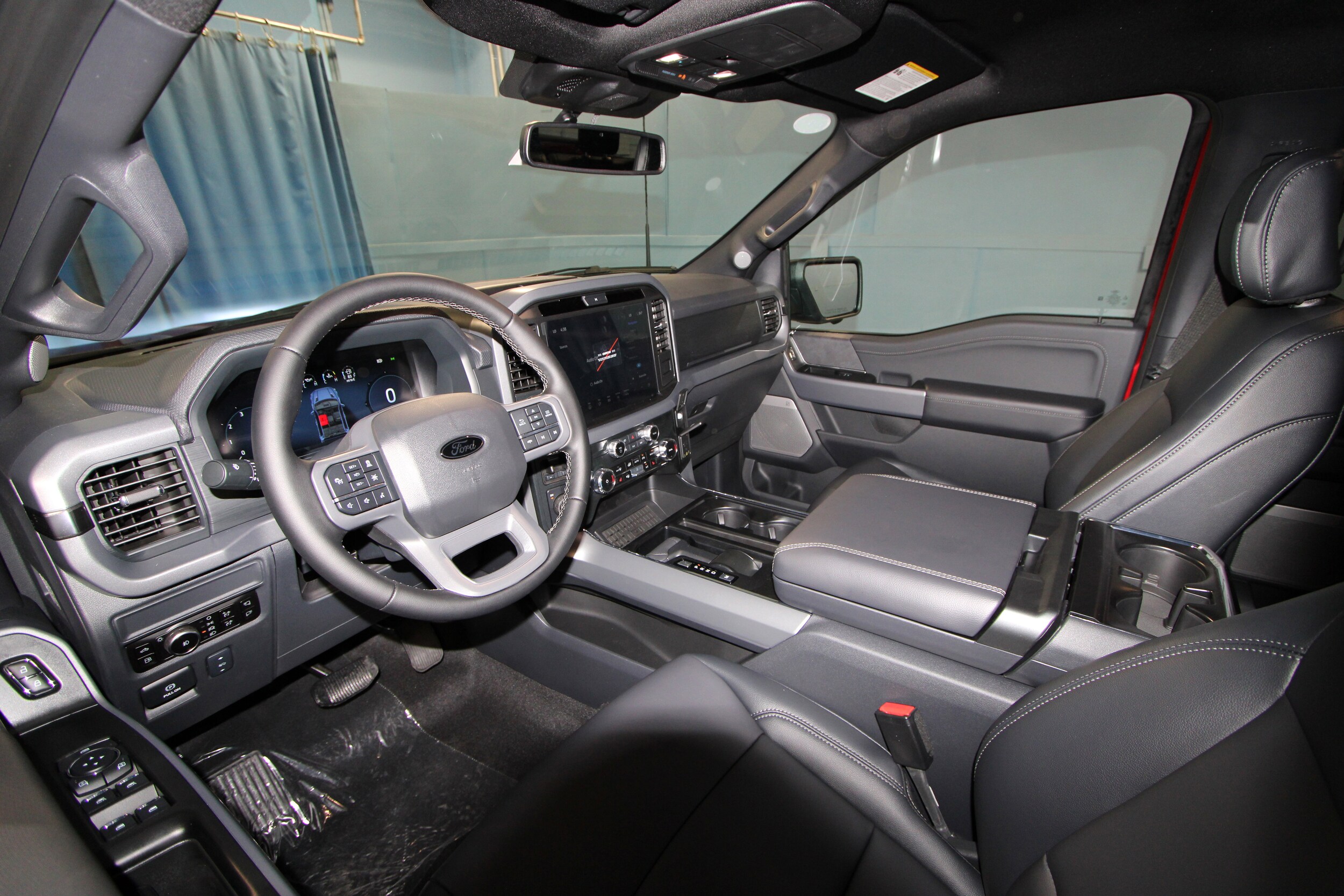 2025 Ford F-150 XLT photo 2
