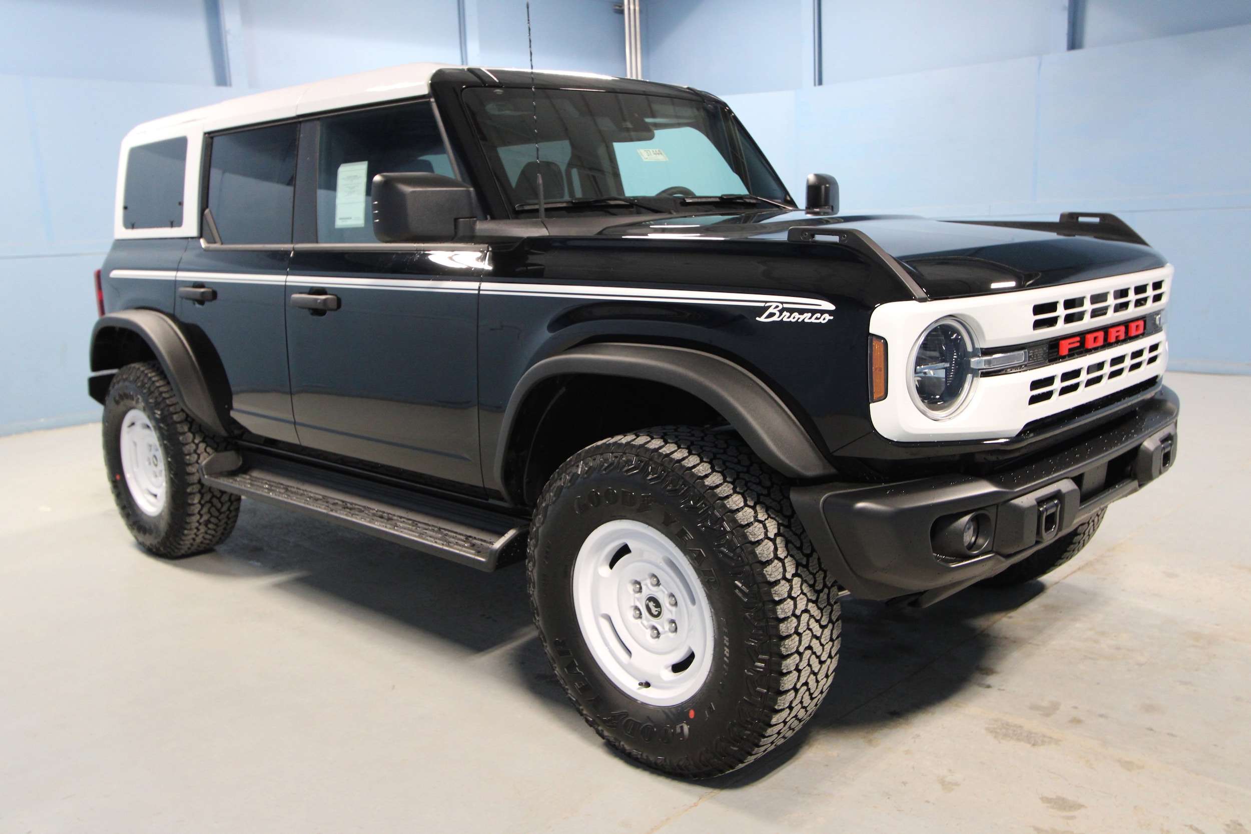 2025 Ford Bronco 4-Door Heritage Editon's photo