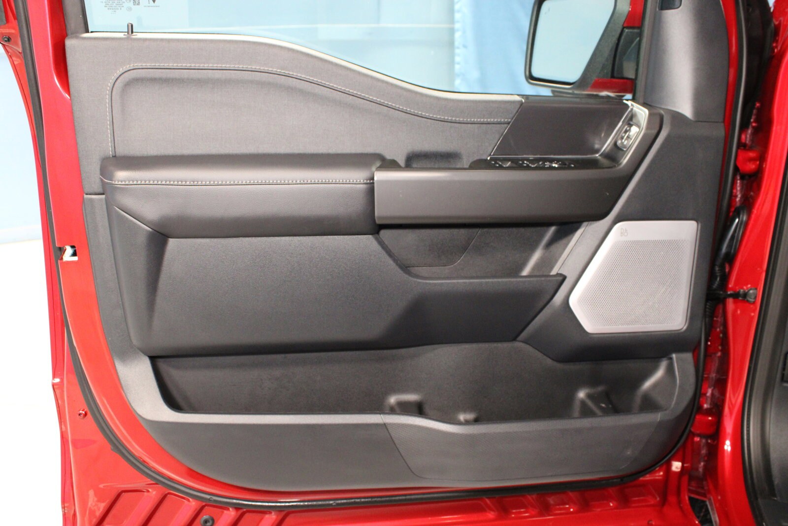 2025 Ford F-150 Lariat photo 4