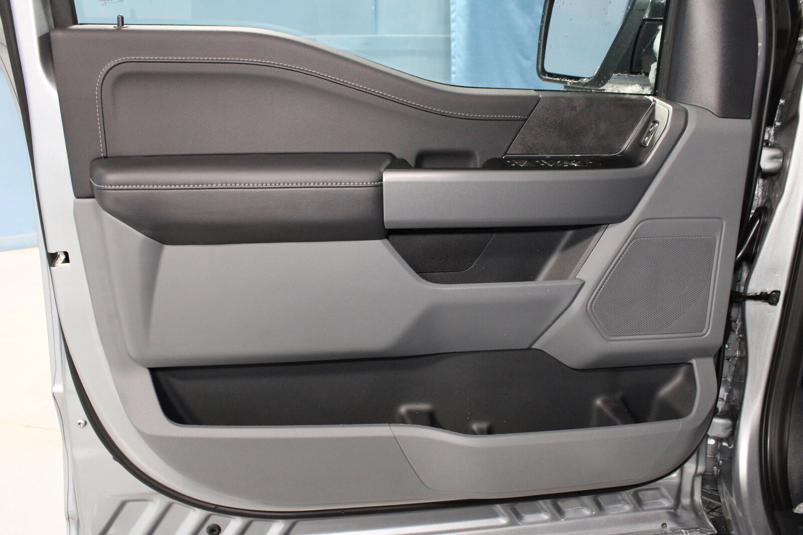 2025 Ford F-150 XLT photo 4