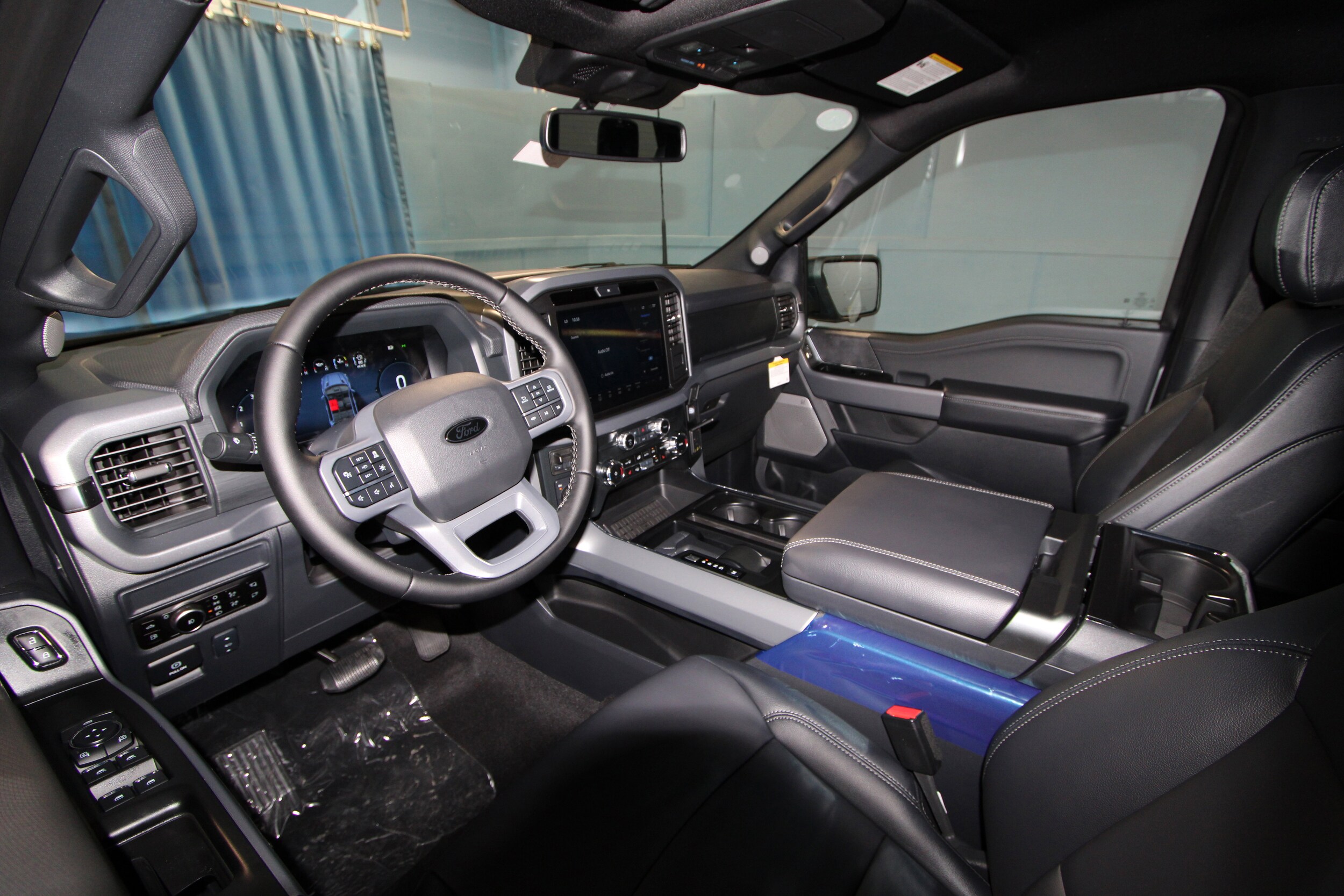2025 Ford F-150 XLT photo 2
