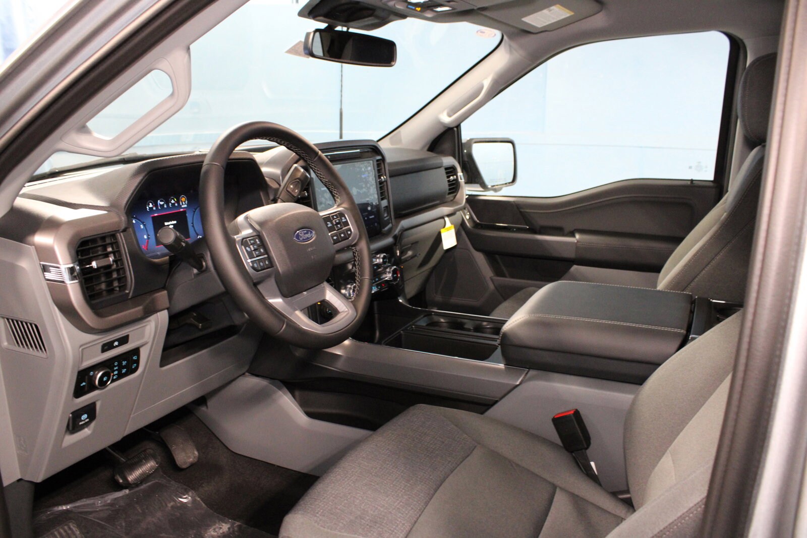 2025 Ford F-150 XLT photo 2