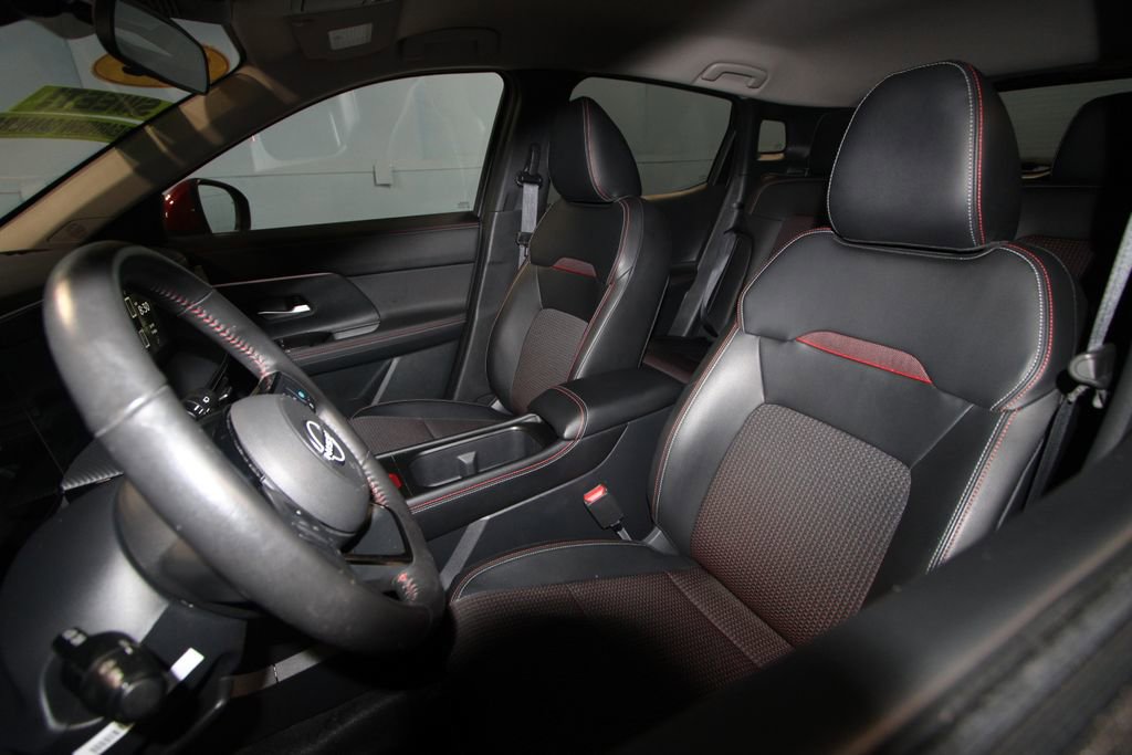 2025 Nissan Kicks SR photo 3