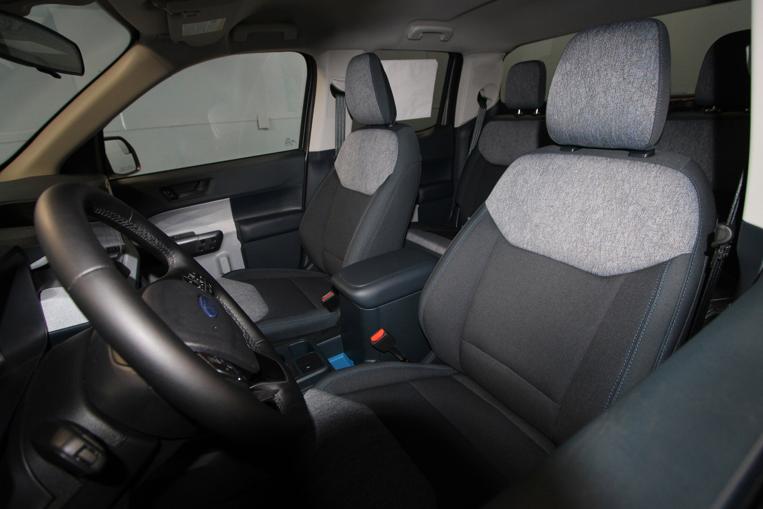 2025 Ford Maverick XLT photo 2