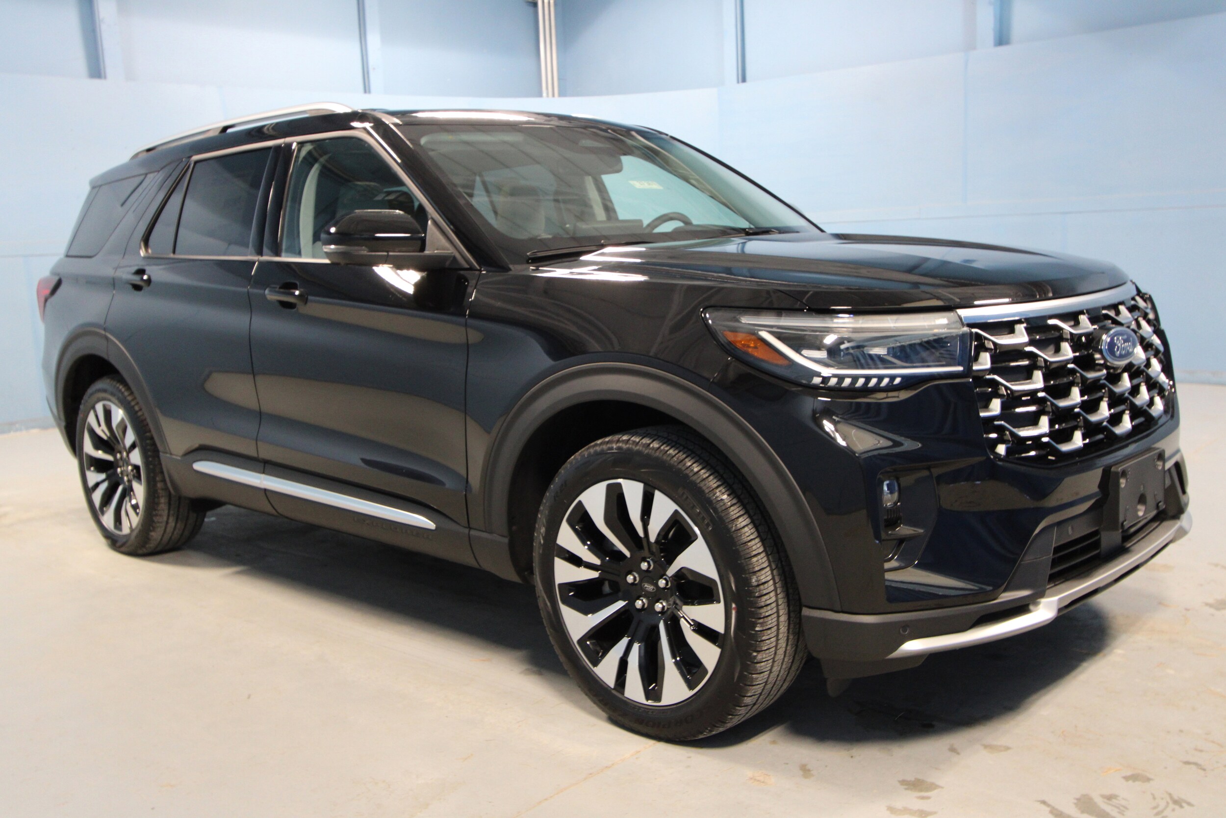 2026 Ford Explorer Platinum photo 2