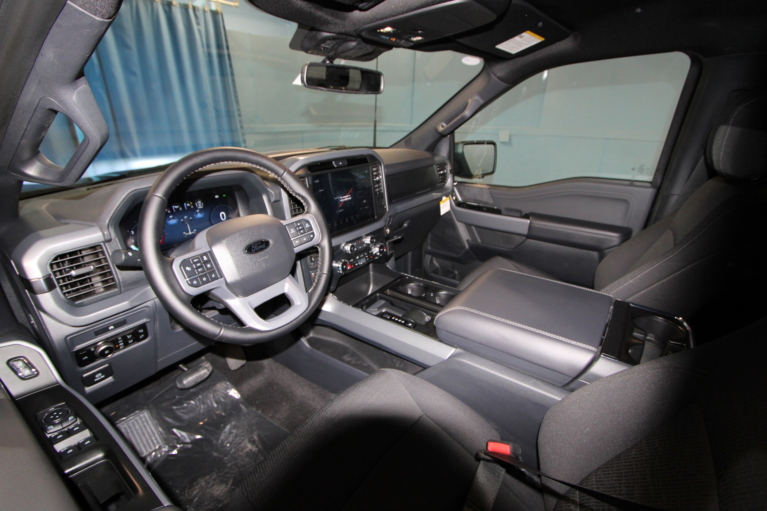 2025 Ford F-150 XLT photo 2
