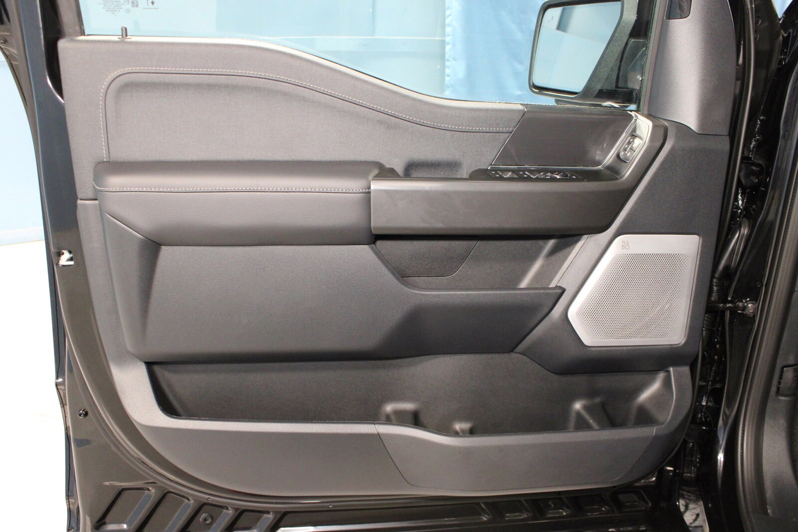 2025 Ford F-150 Lariat photo 4