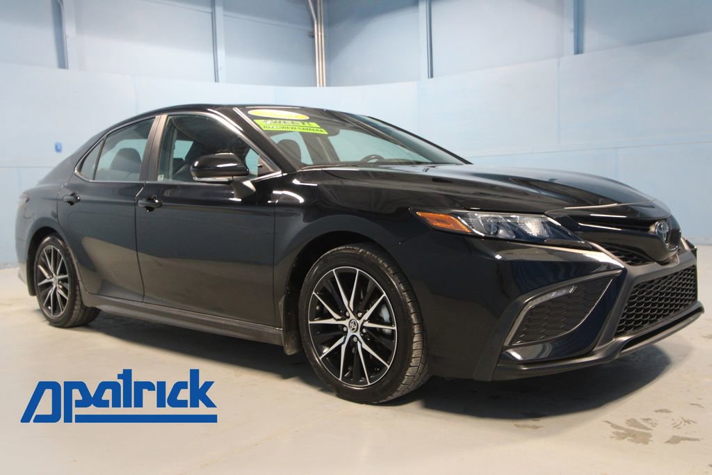 2023 Toyota Camry SE's photo