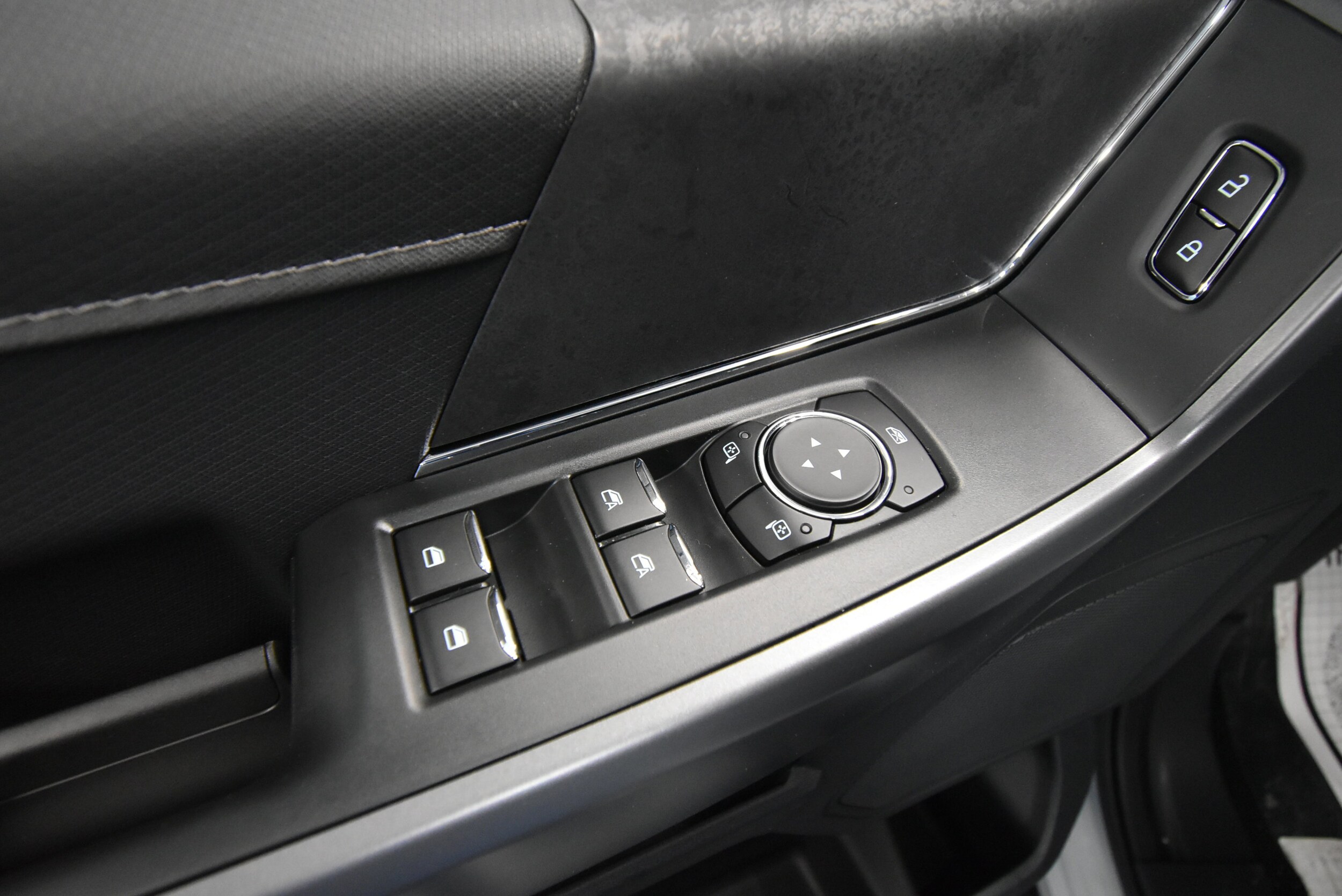 2025 Ford F-150 XLT photo 4