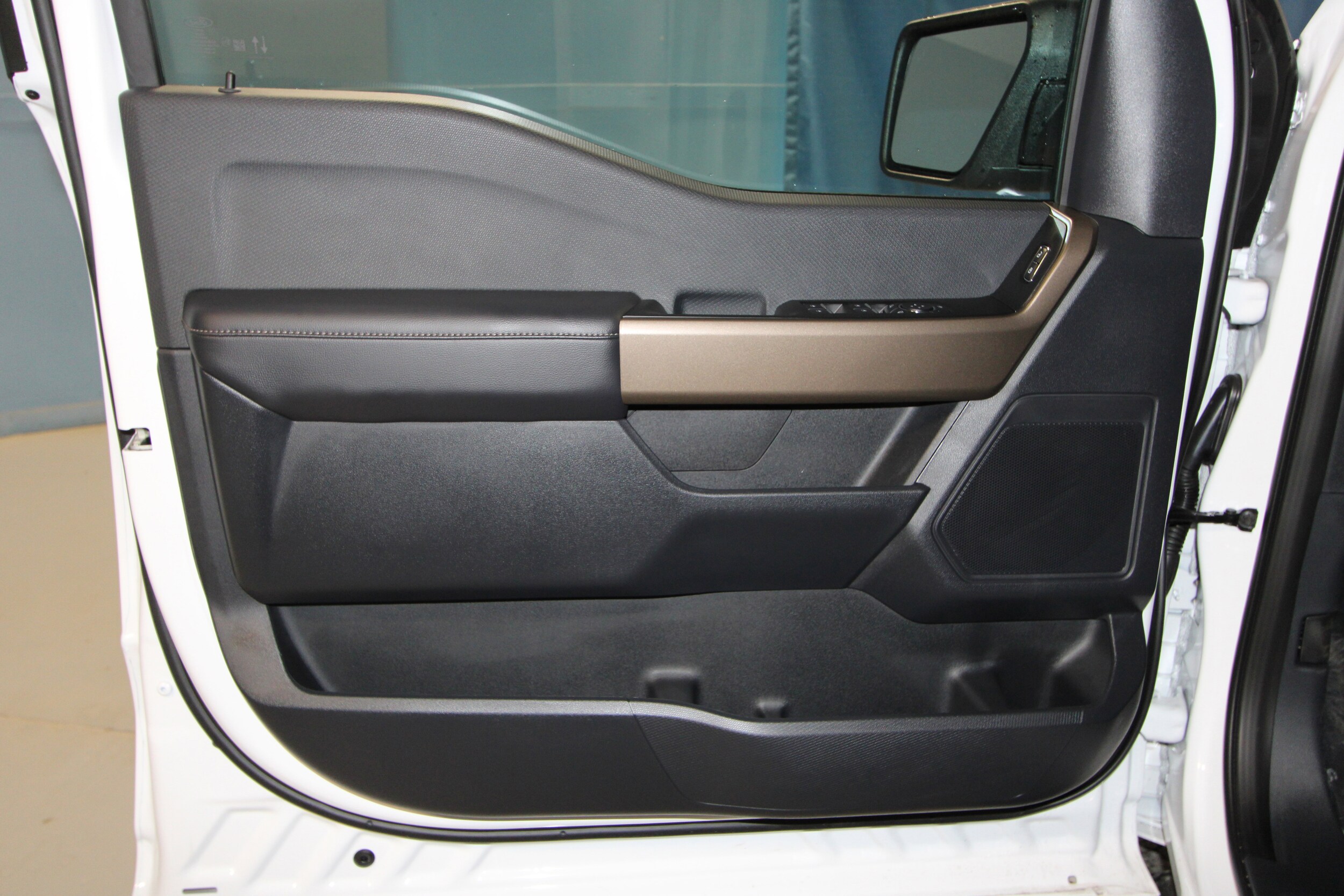2025 Ford F-150 STX photo 4