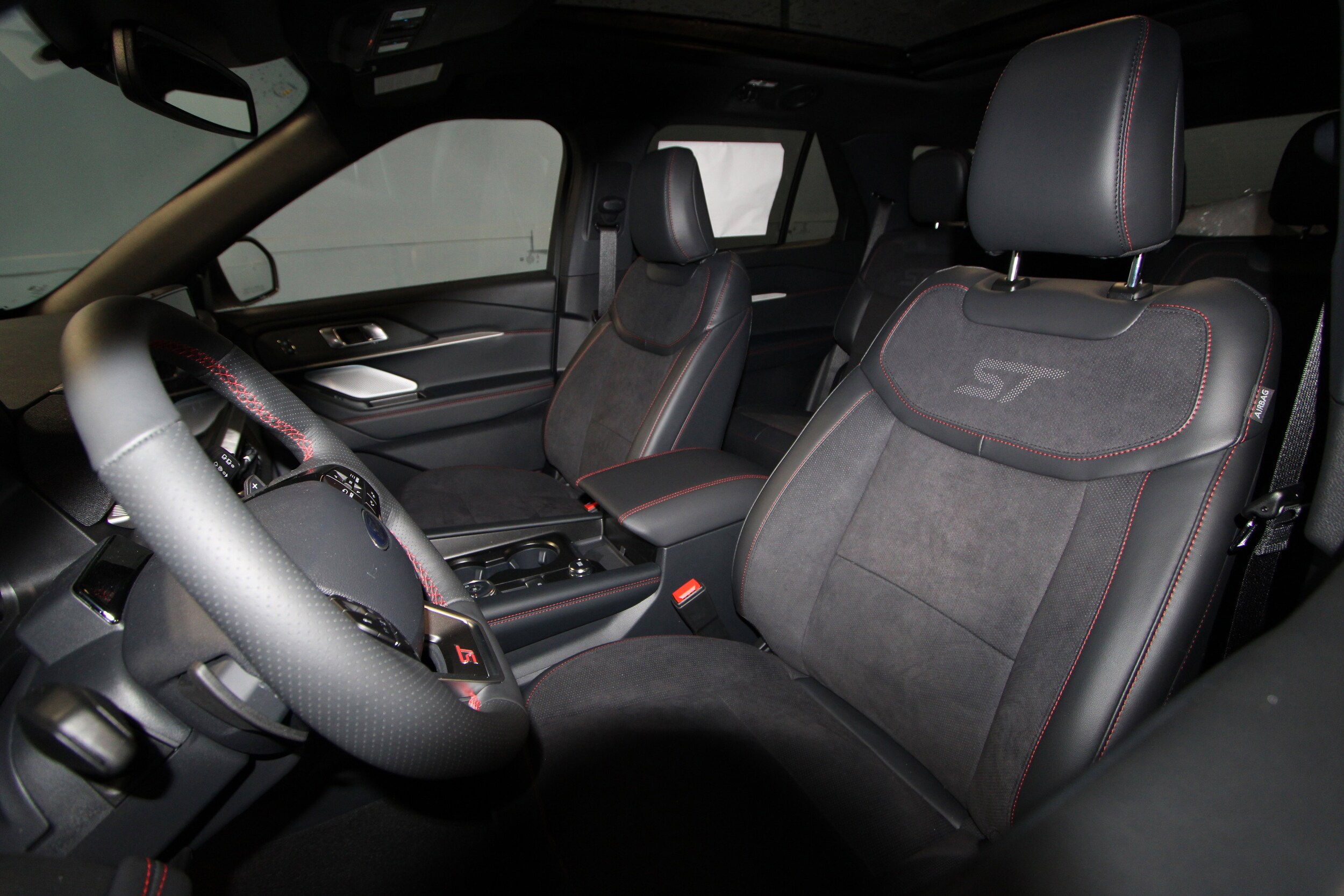 2026 Ford Explorer ST photo 4