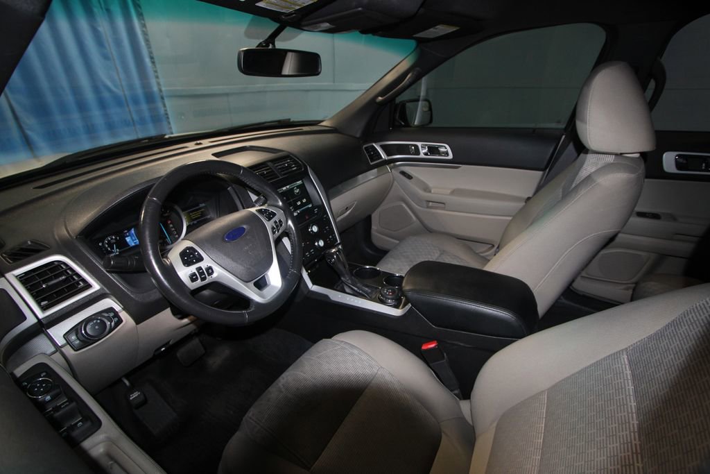 2011 Ford Explorer XLT Sport photo 2