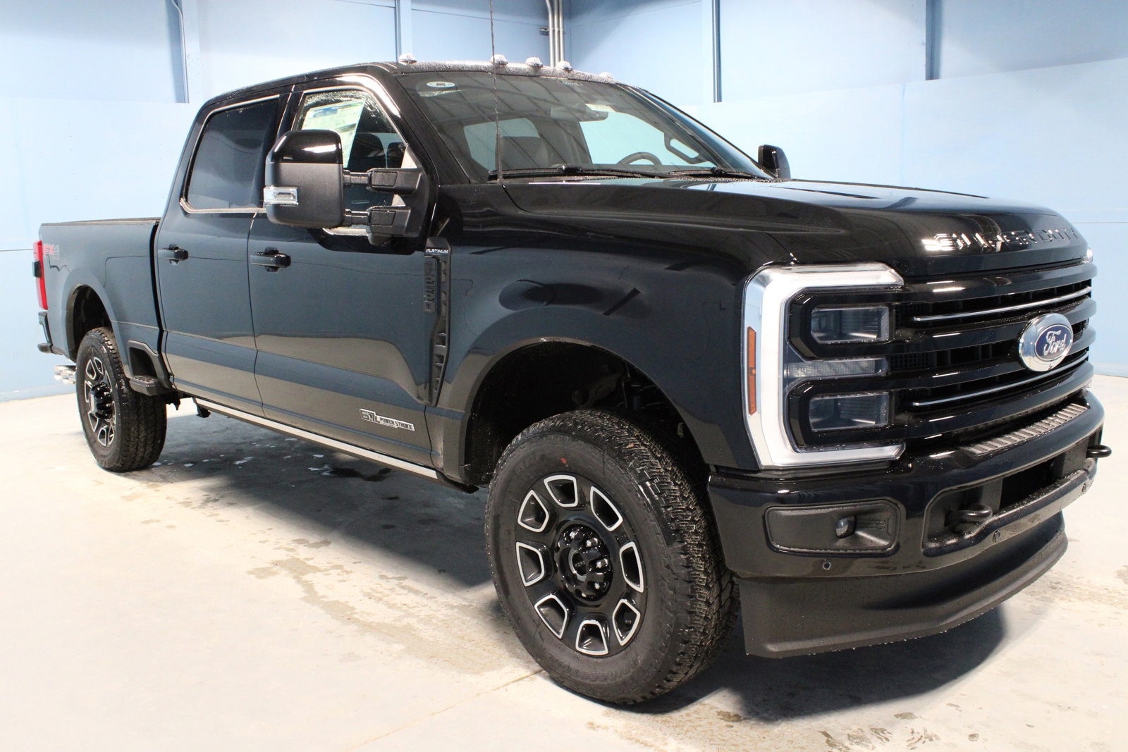 2025 Ford F-250 Super Duty Platinum's photo
