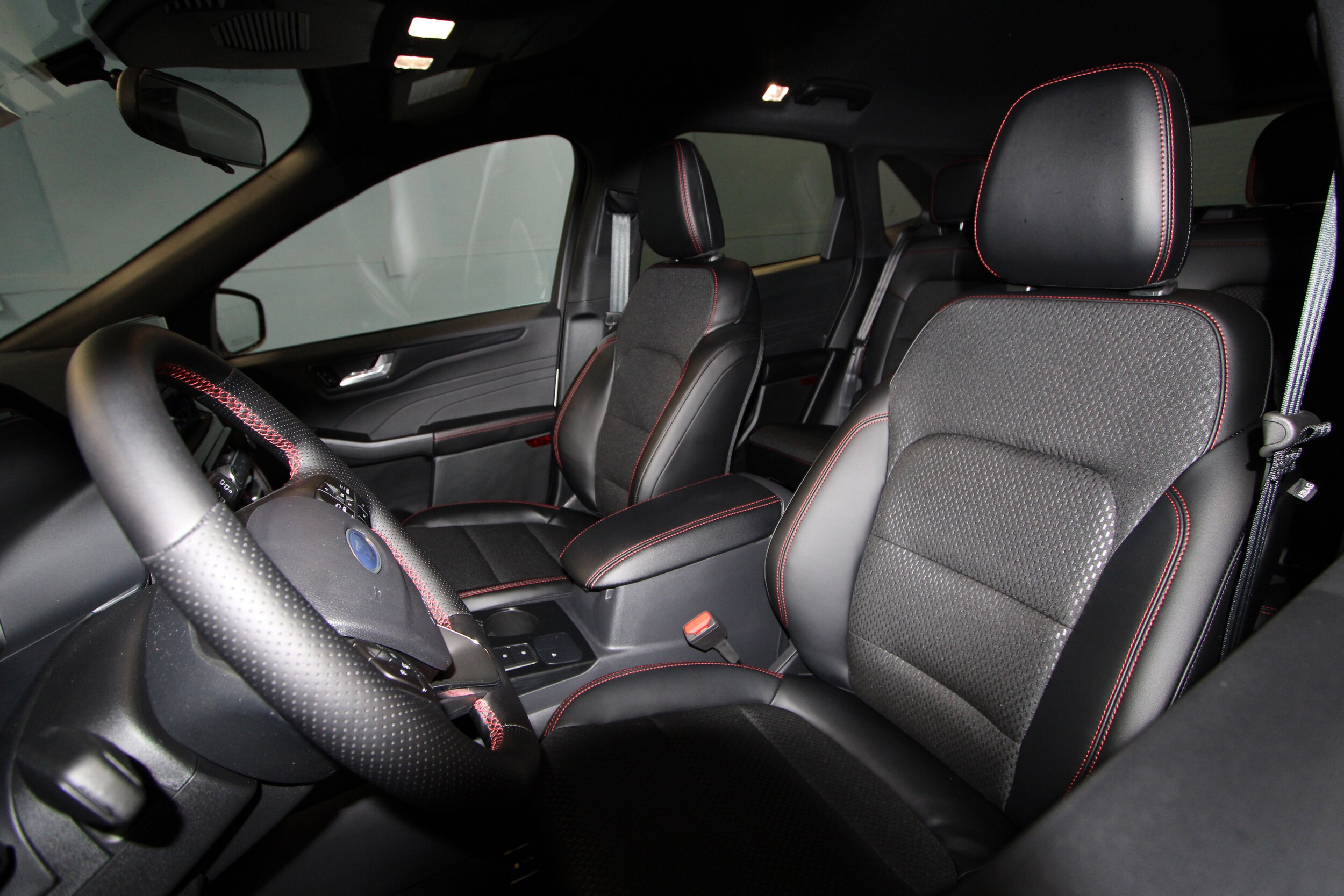 2025 Ford Escape ST-Line photo 3