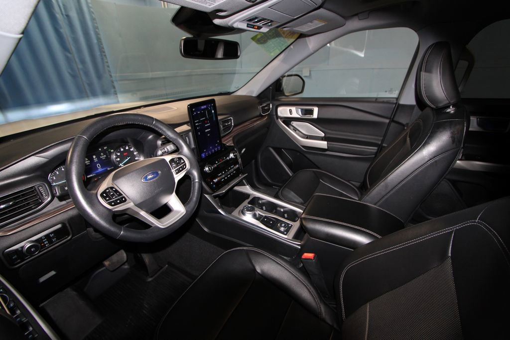 2023 Ford Explorer Limited photo 2