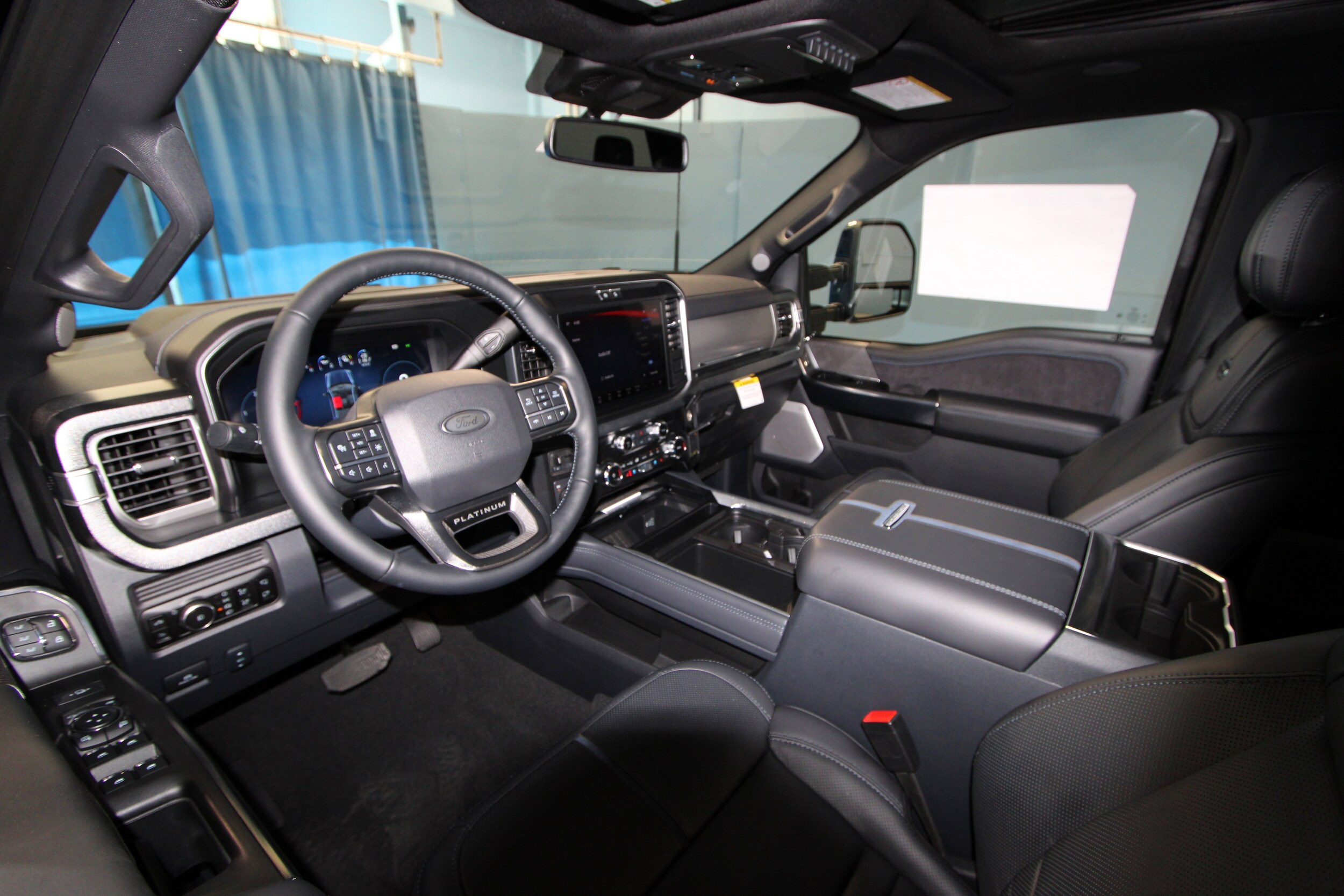 2025 Ford F-250 Platinum photo 2