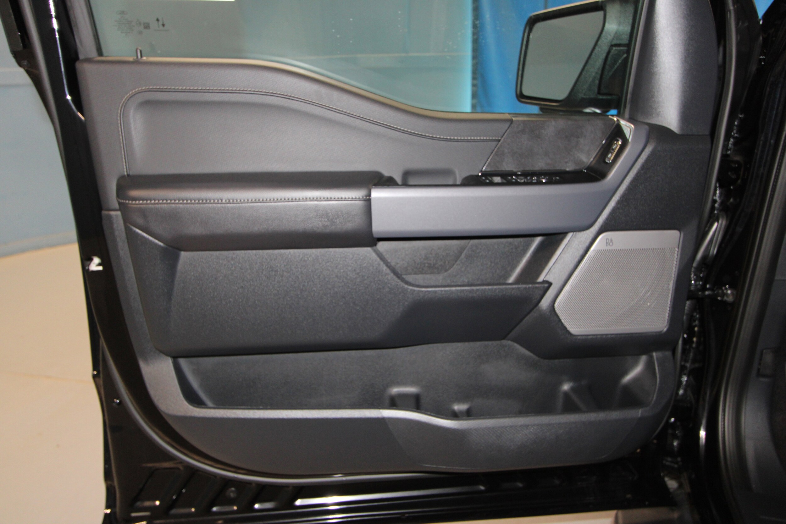 2025 Ford F-150 XLT photo 4