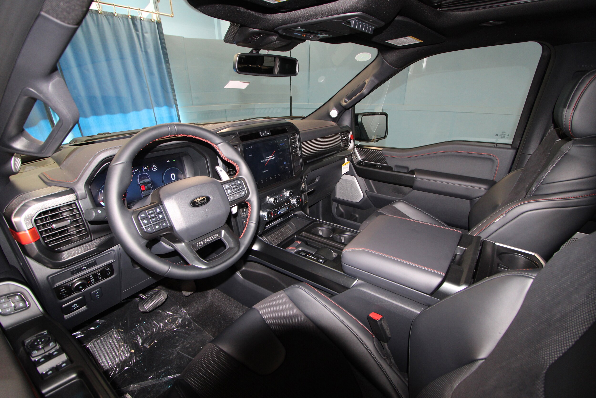 2025 Ford F-150 Raptor photo 2
